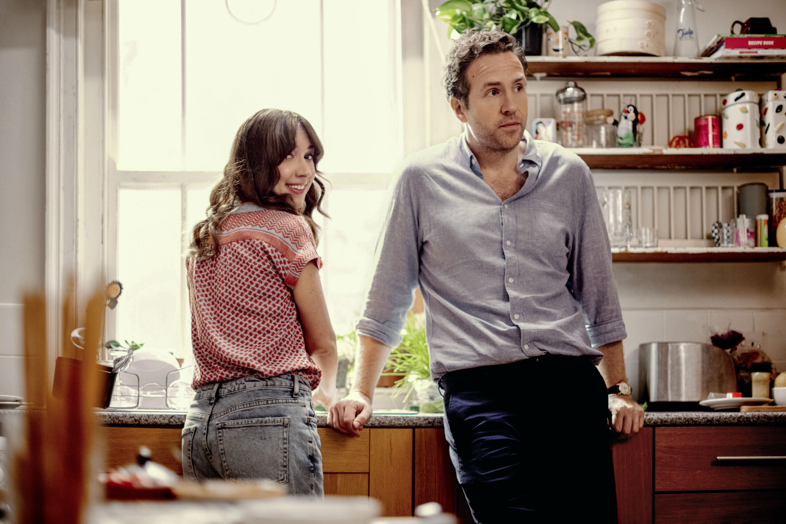 Esther Smith e Rafe Spall in Trying 1x01 'Nikki and Jason' [tag: Esther Smith, Rafe Spall] [credit: Copyright Apple. All rights reserved; courtesy of Apple TV Plus]
