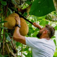 Zac Efron in Zac Efron: con i piedi per terra 1×03 ‘Costa Rica’