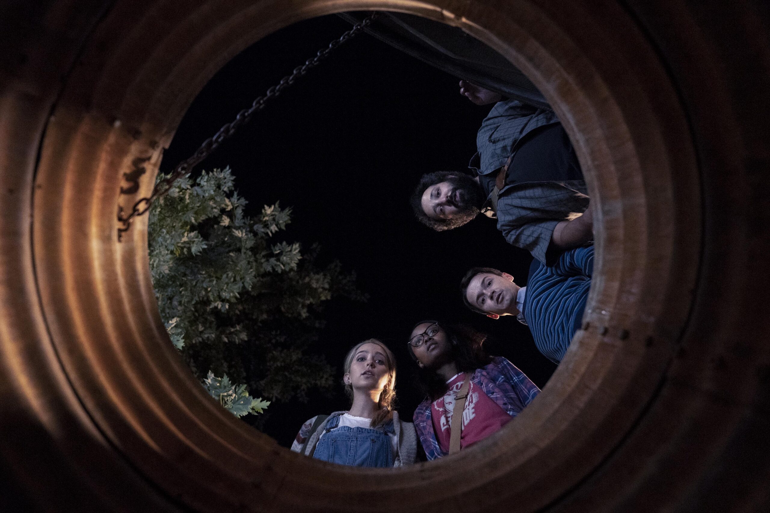 Utopia 1x01 - La vita comincia [credit: foto di Elizabeth Morris; courtesy of Amazon Prime Video Italia]