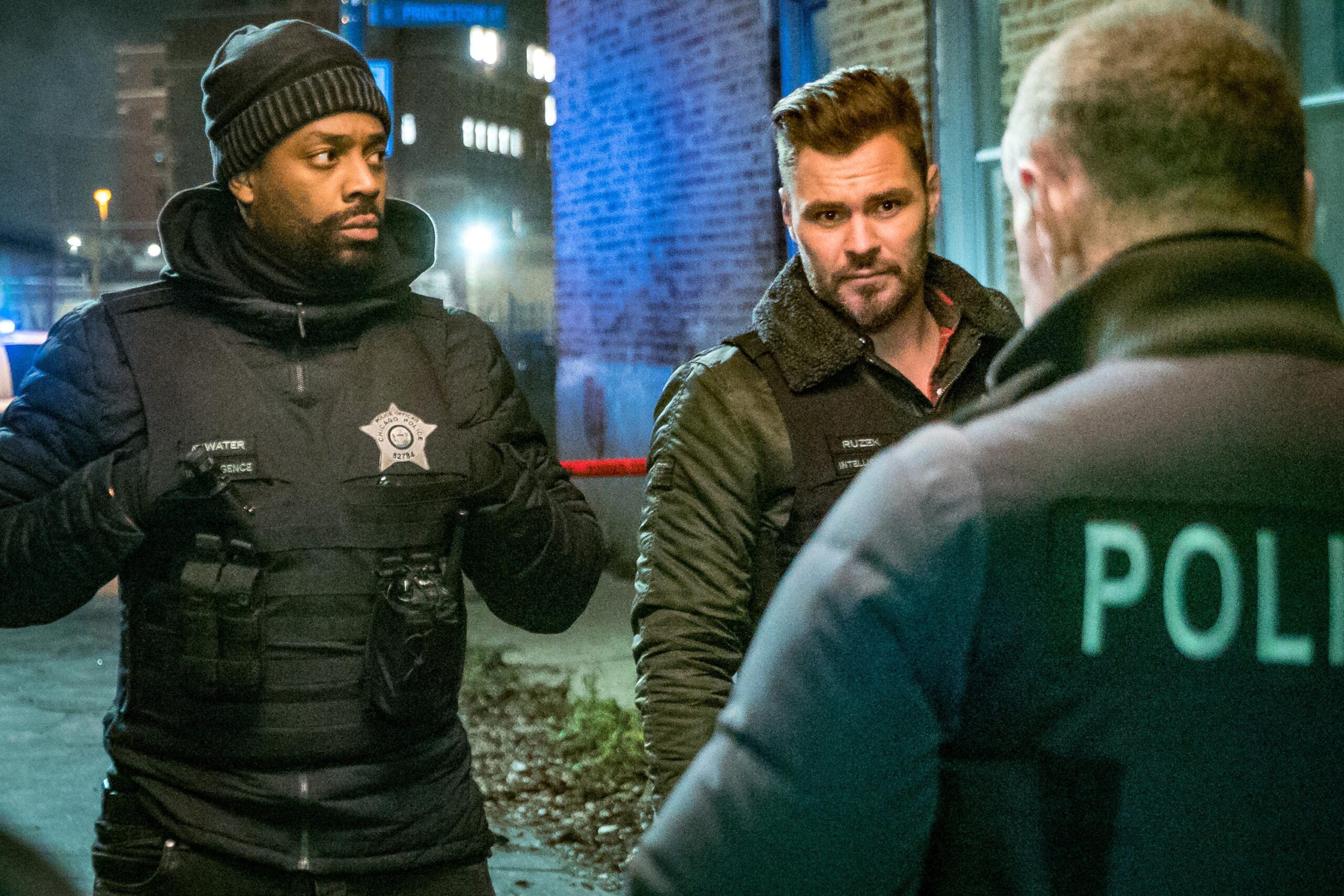 (S-D) LaRoyce Hawkins come Kevin Atwater, Patrick John Flueger come Adam Ruzek in Chicago PD 8x06 'Equal Justice' [tag: LaRoyce Hawkins, Patrick John Flueger] [credit: Matt Dinerstein/NBC; Copyright 2020 NBCUniversal Media, LLC; courtesy of Mediaset]