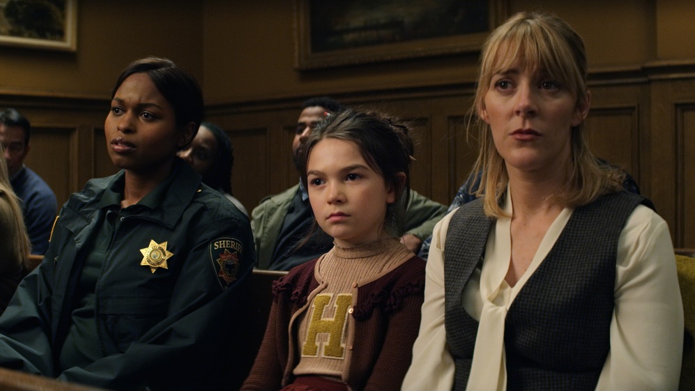 Aziza Scott, Brooklynn Prince e Abby Miller in Home Before Dark 1x08 'The Future is Female' [tag: Aziza Scott, Brooklynn Prince, Abby Miller] [credit: courtesy of Apple TV Plus]