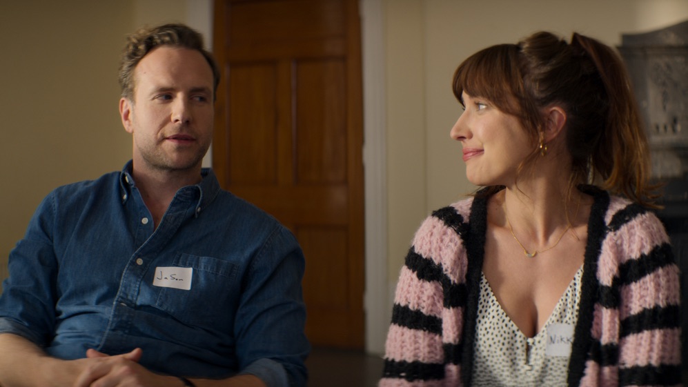 Rafe Spall e Esther Smith in Trying 1x06 'Show Me the Love' [tag: Rafe Spall, Esther Smith] [credit: courtesy of Apple TV Plus]
