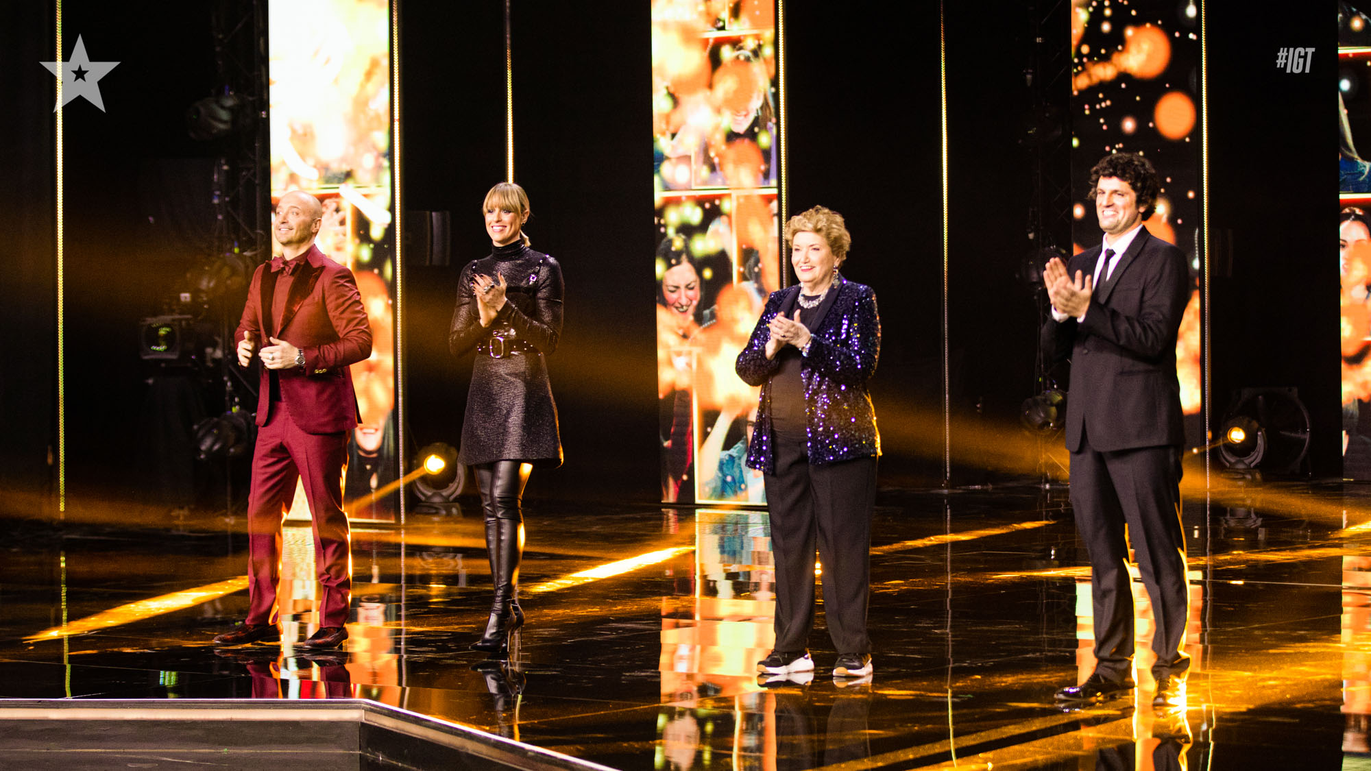I giudici Joe Bastianich, Mara Maionchi, Frank Matano e Federica Pellegrini nella Finale di Italia's Got Talent 2021 [credit: foto di Virginia Bettoja; courtesy of Sky/TV8]
