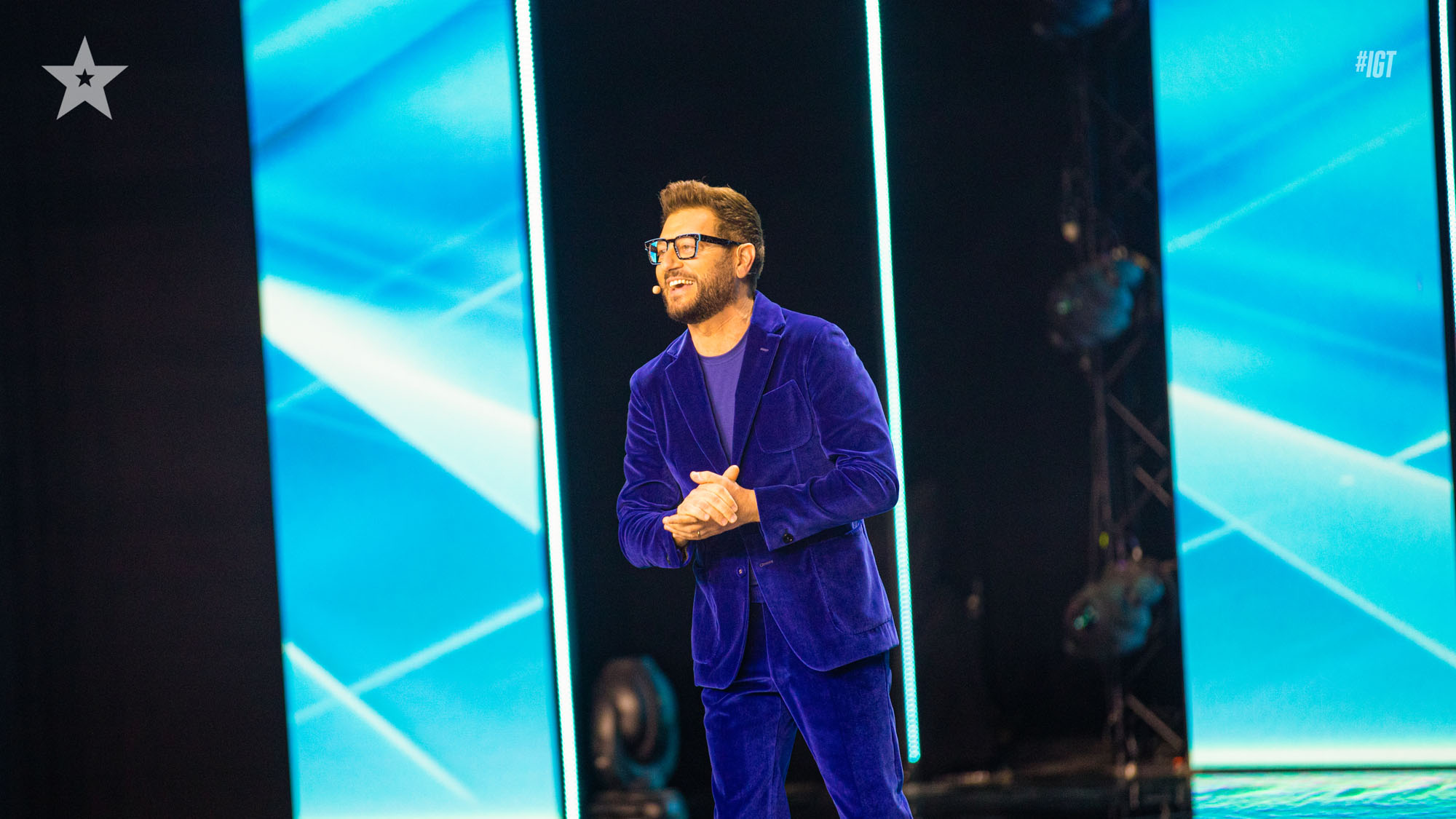Enrico Papi durante la conduzione della Finale di Italia's Got Talent 2021 [credit: foto di Virginia Bettoja; courtesy of Sky/TV8]