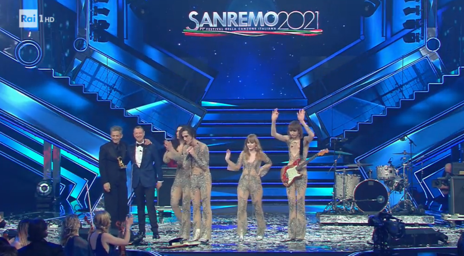 Sanremo 2021: Amadeus, Fiorello e i Maneskin dopo l'esibizione dopo essere stati proclamati Vincitori