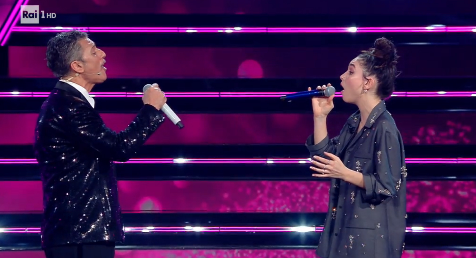 Fiorello e Matilda De Angelis cantano 'Ti Lascerò' nella prima serata del Festival di Sanremo 2021 [credit: RaiPlay]