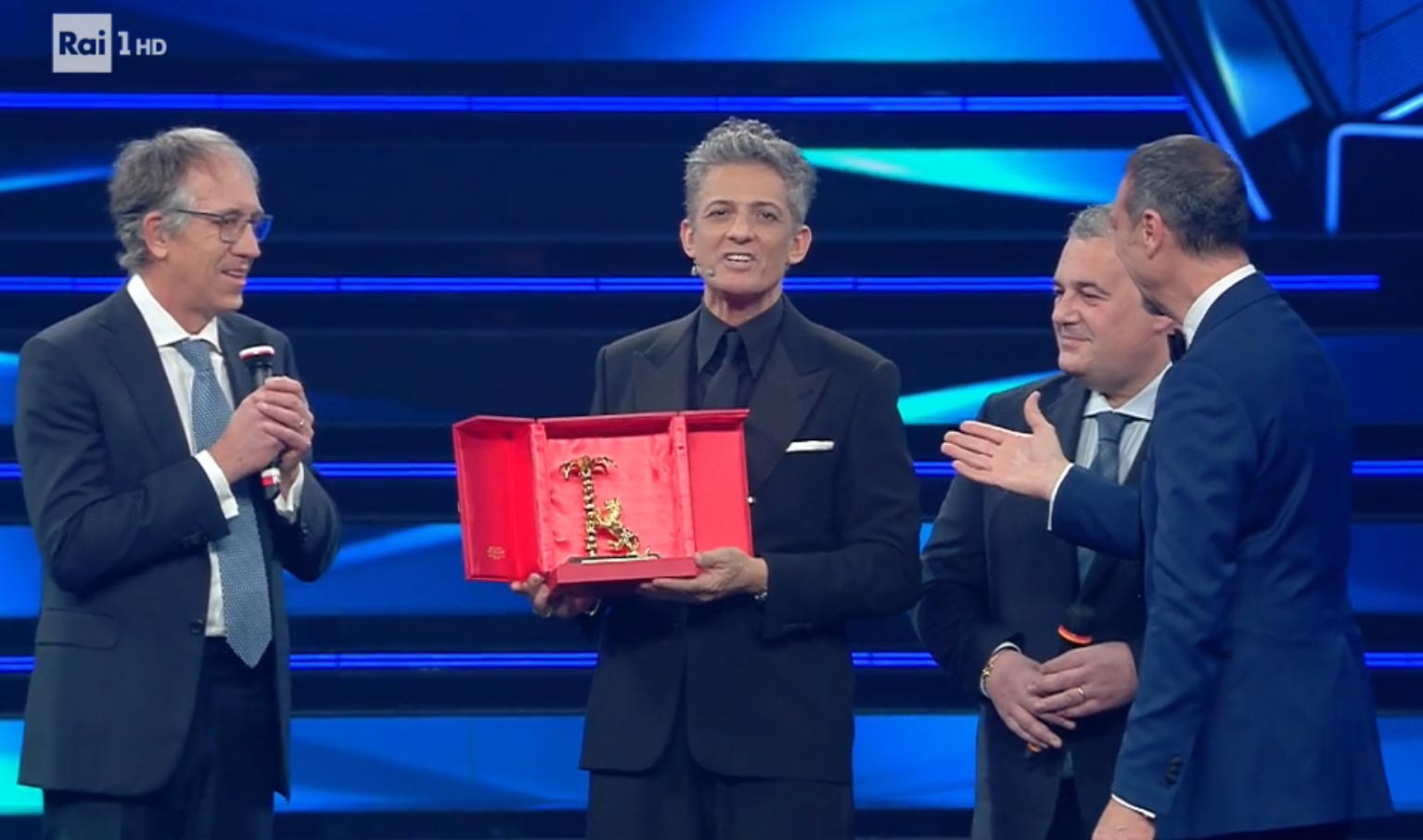Sanremo 2021: Fiorello riceve il Premio Città di Sanremo
