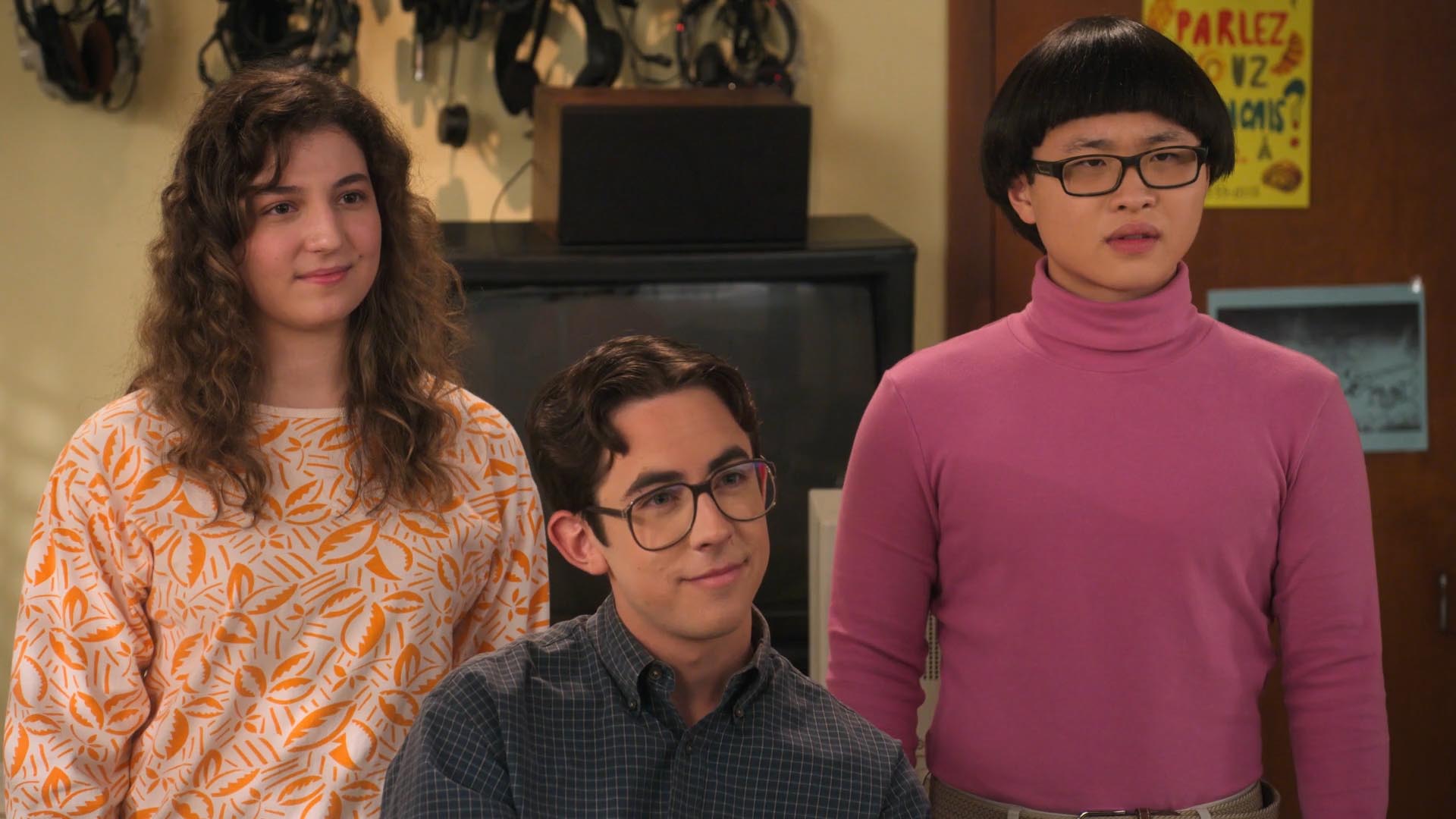 Stephanie Katherine Grant (Emmy Mirsky) E Kenny Ridwan (Dave Kim) in The Goldbergs - 8x02 'The Prettiest Boy in School' [tag: Augie Isaac, Stephanie Katherine Grant, Kenny Ridwan] [credit: Screengrab; Copyright Sony Pictures Television; courtesy of Mediaset]