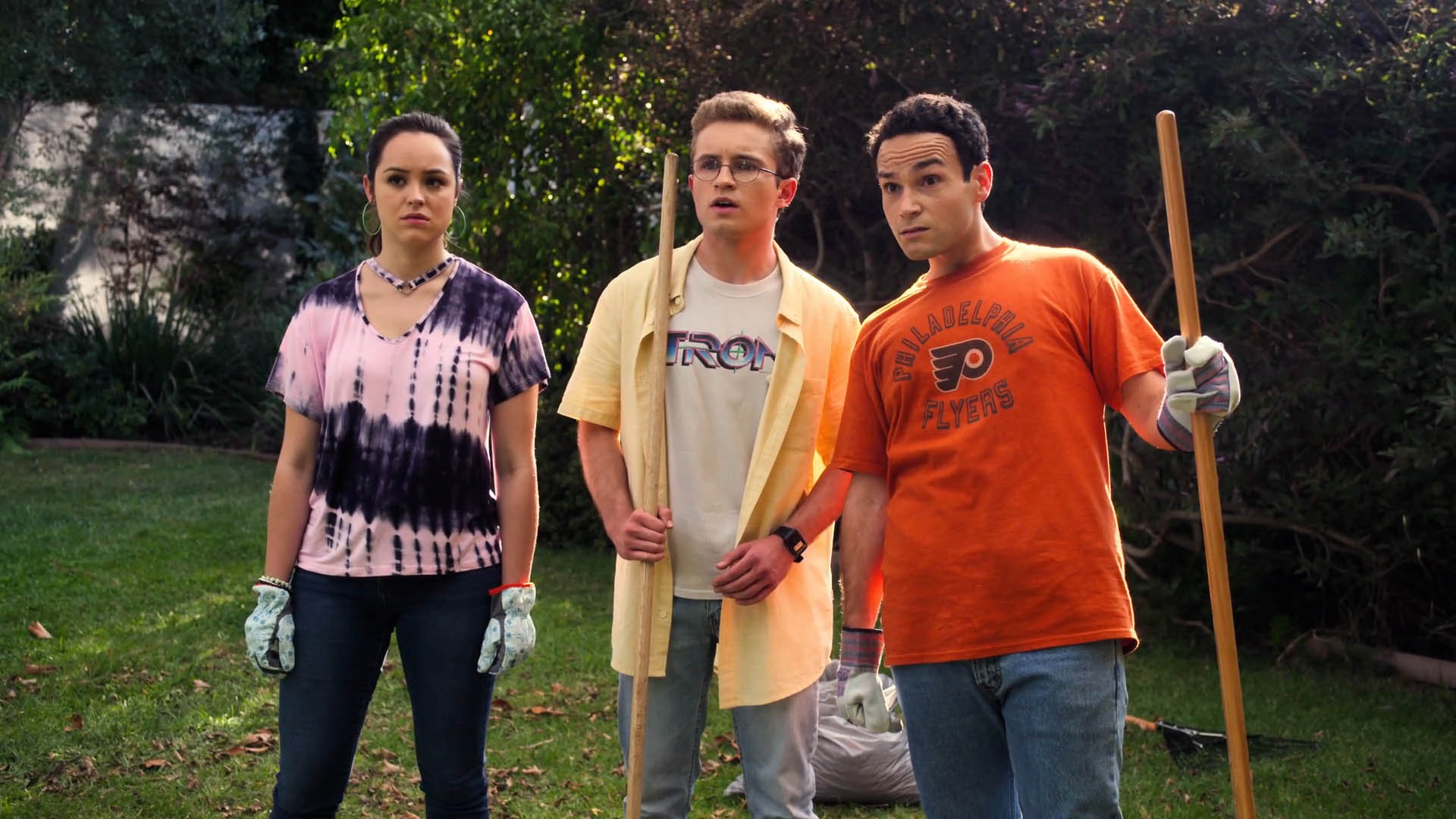Hayley Orrantia (Erica Goldberg), Sean Giambrone (Adam Goldberg) e Troy Gentile (Barry Goldberg) in The Goldbergs - 8x04 'Bill's Wedding' [tag: Hayley Orrantia, Sean Giambrone e Troy Gentile] [credit: Copyright Sony Pictures Television; courtesy of Mediaset]