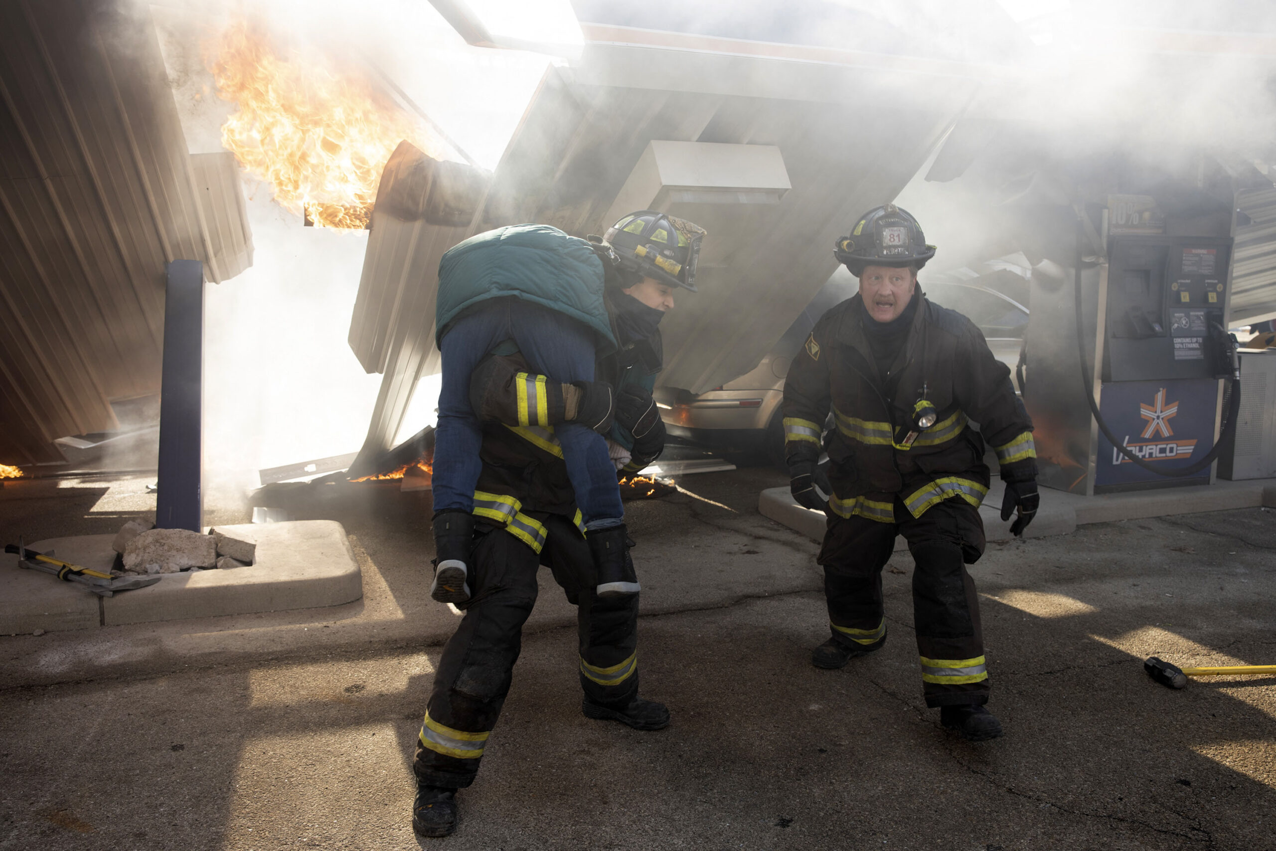 (S-D) Jesse Spencer come Matthew Casey e Christian Stolte come Randall in Chicago Fire 9x06 'Blow This Up Somehow' [tag: Jesse Spencer, Christian Stolte] [credit: foto di Adrian S. Burrows Sr./NBC; Copyright 2021 NBCUniversal Media, LLC; courtesy of Mediaset]