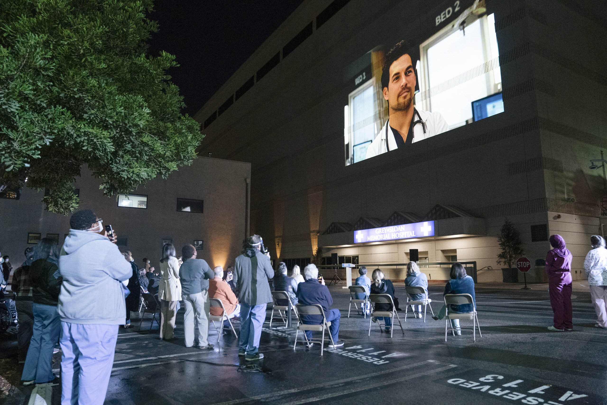 Grey's Anatomy 17x08 'It's All Too Much' [credit: foto di Ali Goldstein; Copyright 2020 American Broadcasting Companies, Inc. All rights reserved; courtesy of Disney Italia]