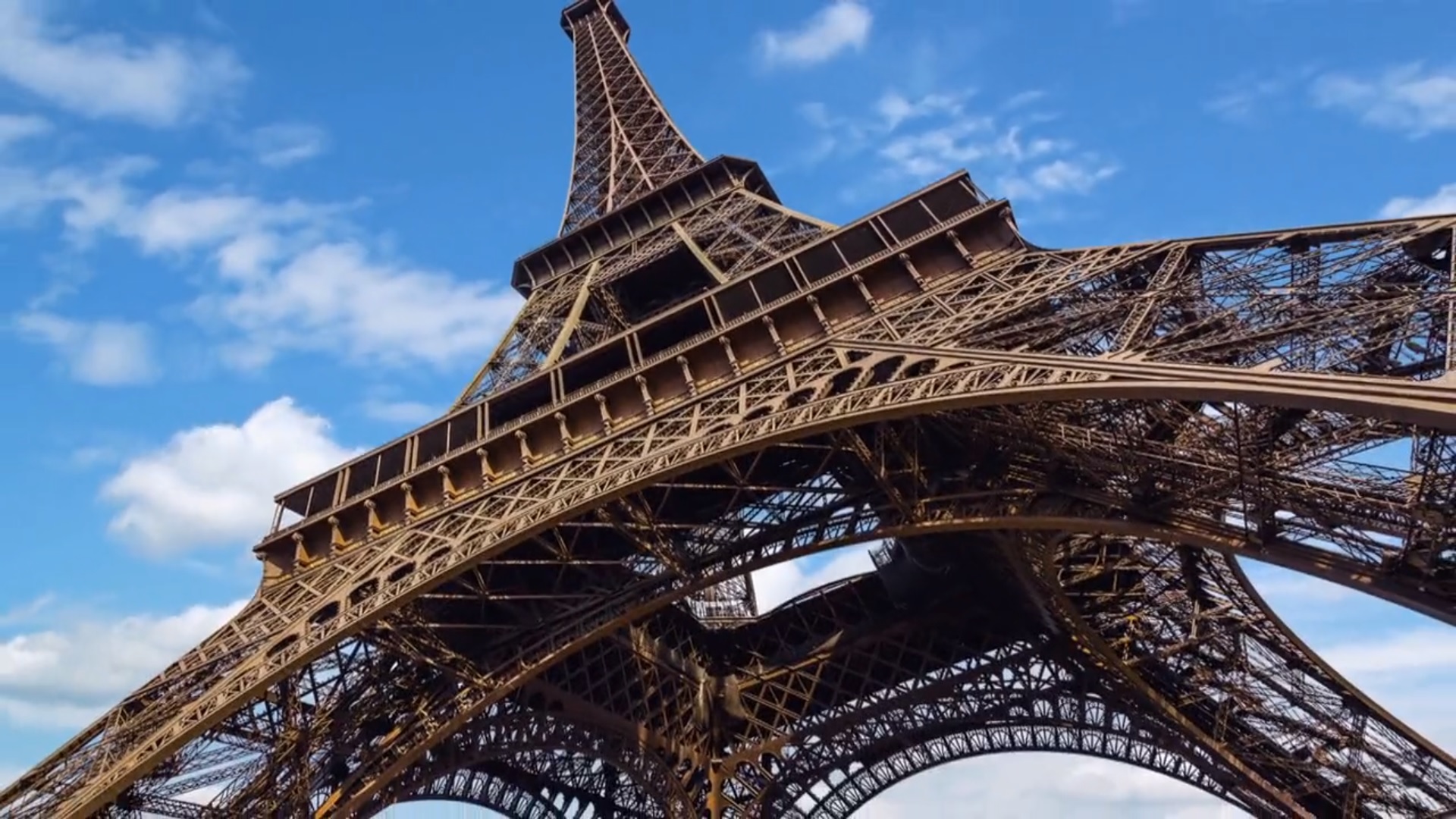 La Torre Eiffel - La Dama Di Ferro [credit: Copyright Getty Image; courtesy of Nexo Digital]