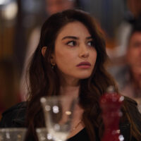 Özge Gürel (Ezgi Inal) in Mr. Wrong – Lezioni d’amore 1×02 (ITA)