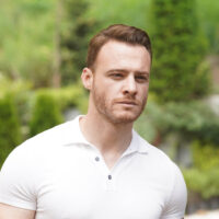Serkan Bolat (Kerem Bursin) in Love Is In The Air 1×05 (ITA)