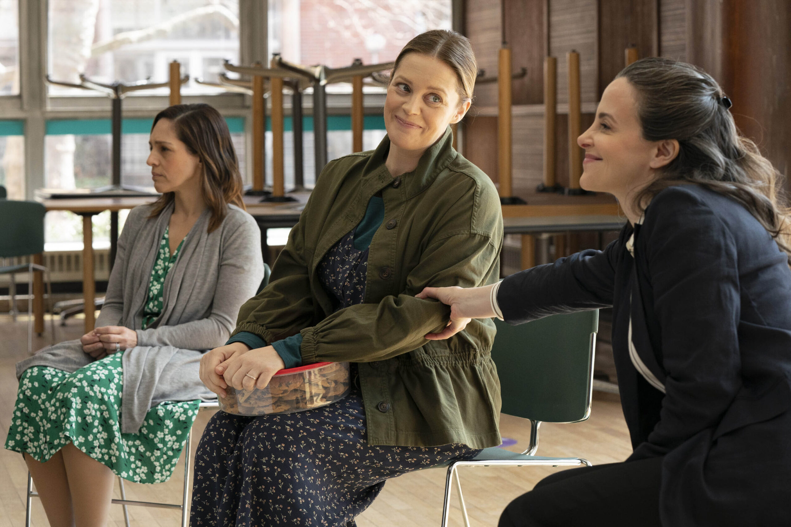 (S-D) Elizabeth Stanley come Julie, Maria Dizzia come Anne in New Amsterdam 3x11 'Things Fall Apart' [tag: Elizabeth Stanley, Maria Dizzia] [credit: Virginia Sherwood/NBC; 2021 NBCUniversal Media, LLC; courtesy of Mediaset]