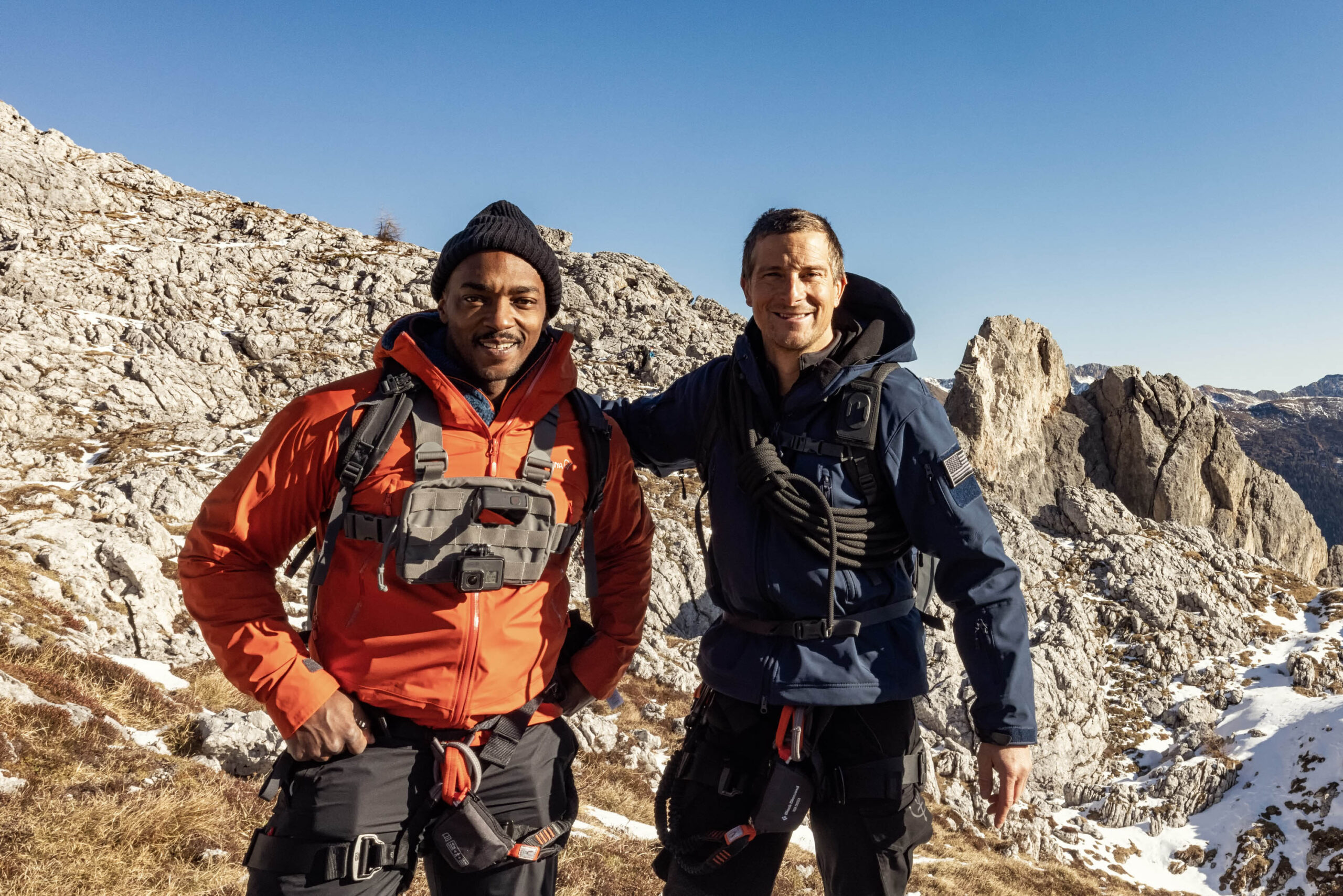 Bear Grylls: Celebrity Edition 6x07 - Bear Grylls e Anthony Mackie preparano il loro viaggio [credit: National Geographic/Ben Simms; courtesy of Disney Italia]