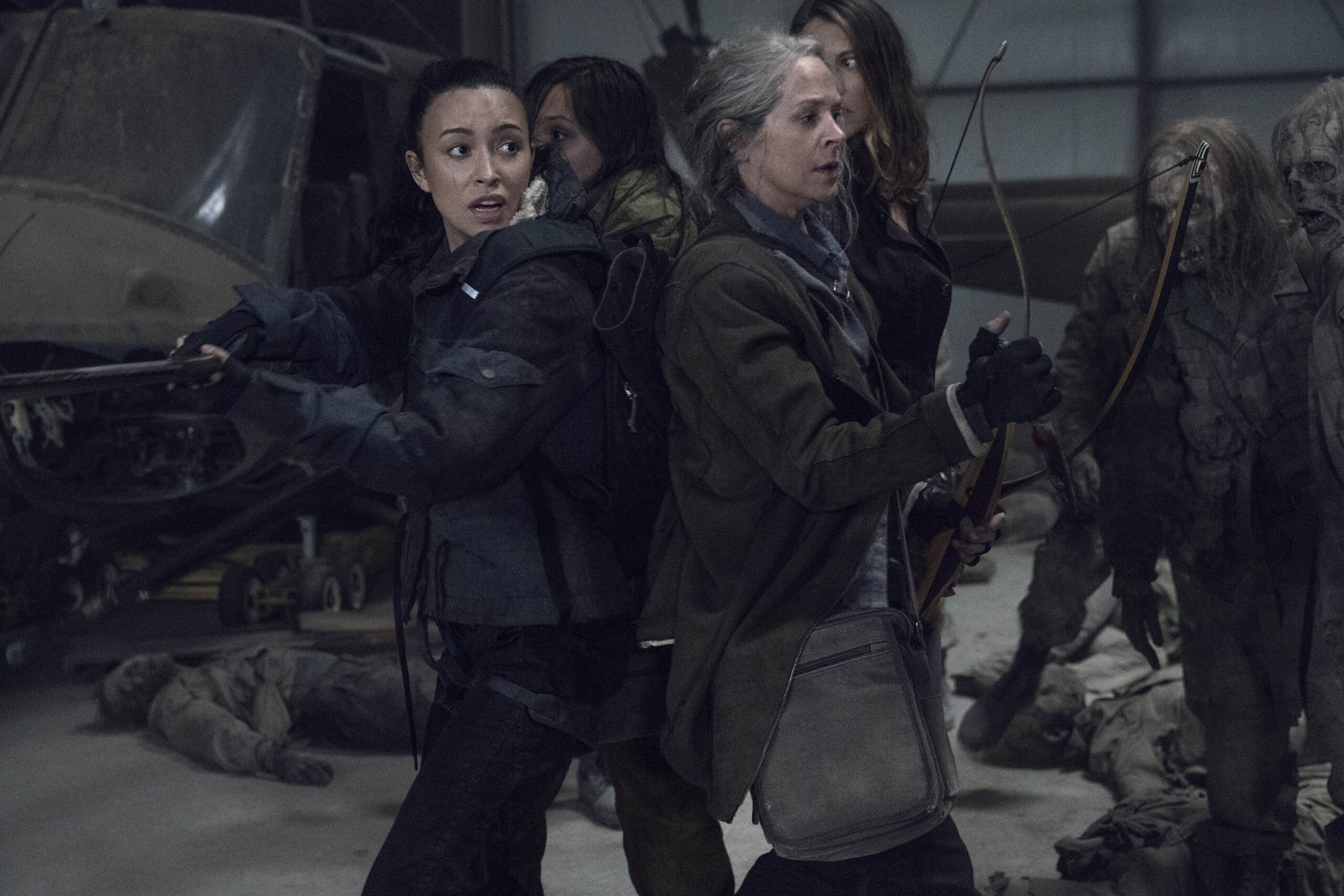 Melissa McBride come Carol Peletier, Lauren Cohan come Maggie Greene, Christian Serratos come Rosita Espinosa, Cassady McClincy come Lydia in The Walking Dead Stagione 11 [credit: Josh Stringer/AMC; courtesy of Disney Italia]