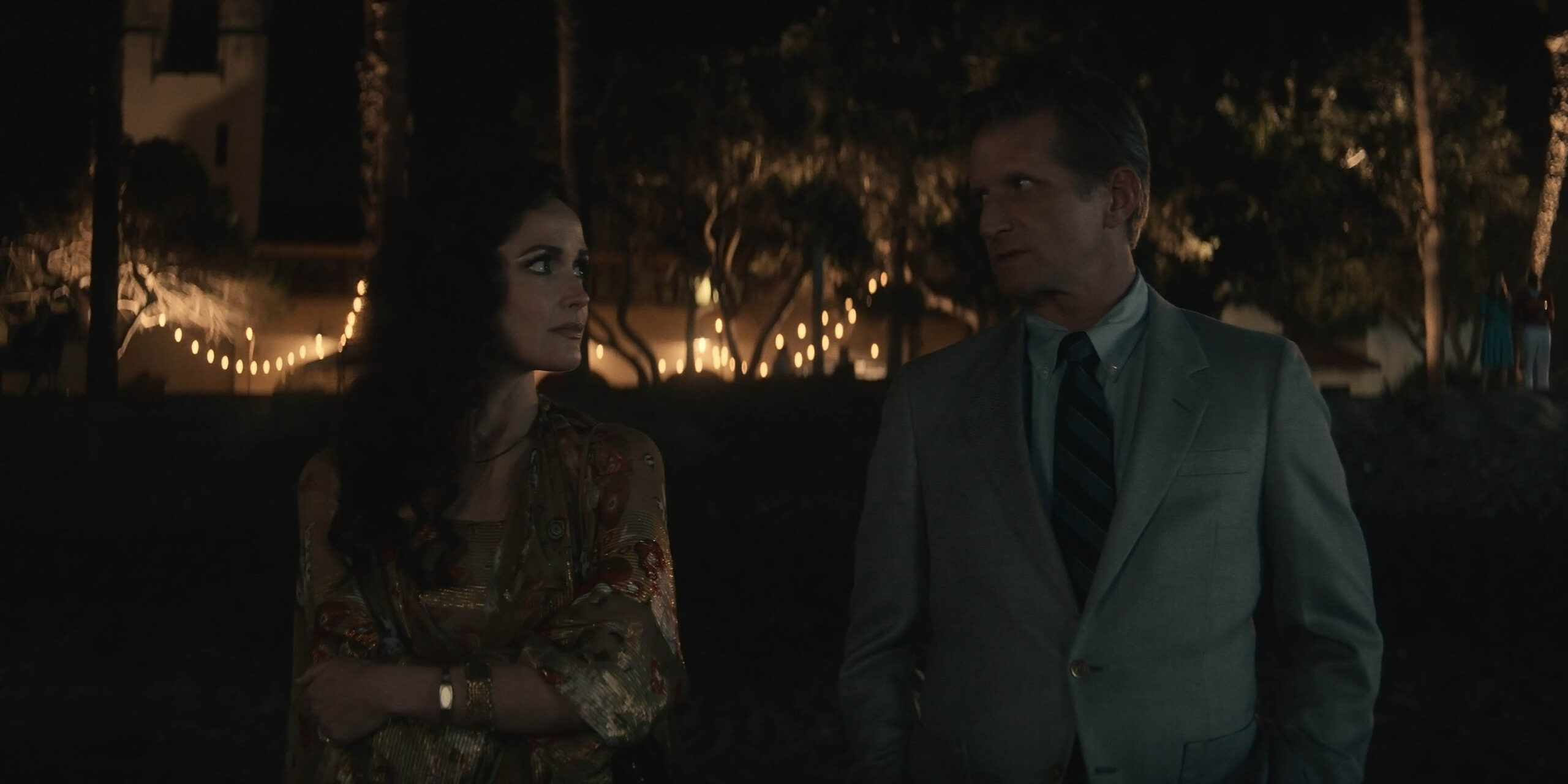 Rose Byrne e Paul Sparks in 'Physical' 1x04 su Apple TV Plus [tag: Rose Byrne, Paul Sparks] [credit: courtesy of Apple]