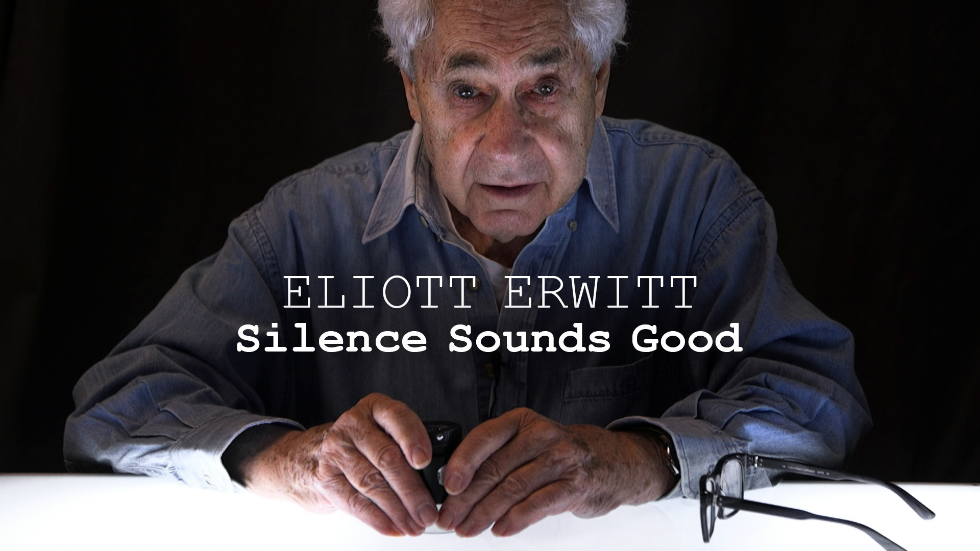 Poster Elliott Erwitt - Silence Sounds Good