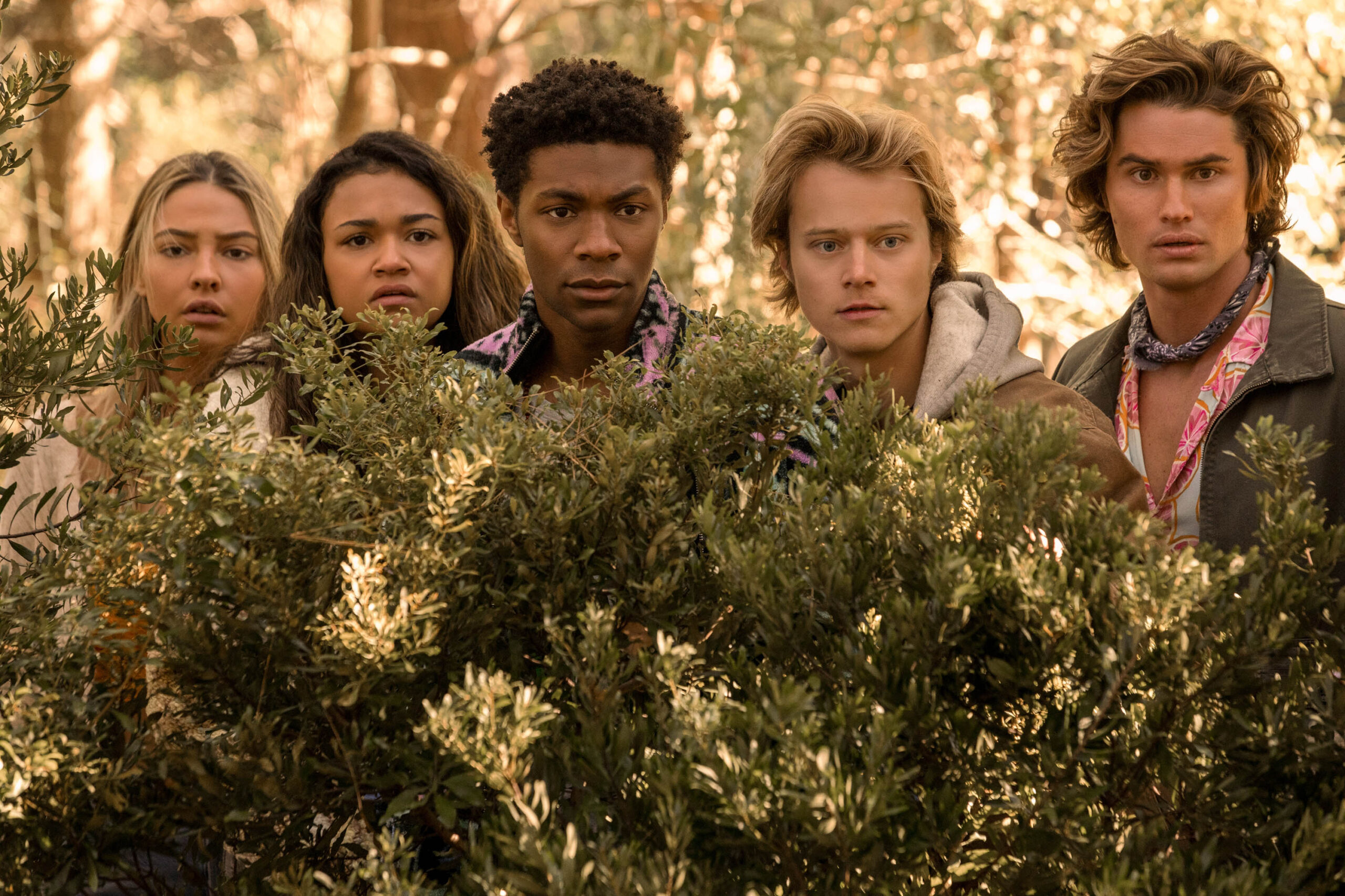 Madelyn Cline come Sarah Cameron, Madison Bailey come Kiara, Jonathan Daviss come Pope, Rudy Pankow come Jj e Chase Stokes come John B in Outer Banks 2x08 - Foto dal set [tag: Madelyn Cline, Madison Bailey, Jonathan Daviss, Rudy Pankow, Chase Stokes] [credit: Jackson Lee Davis/Netflix]