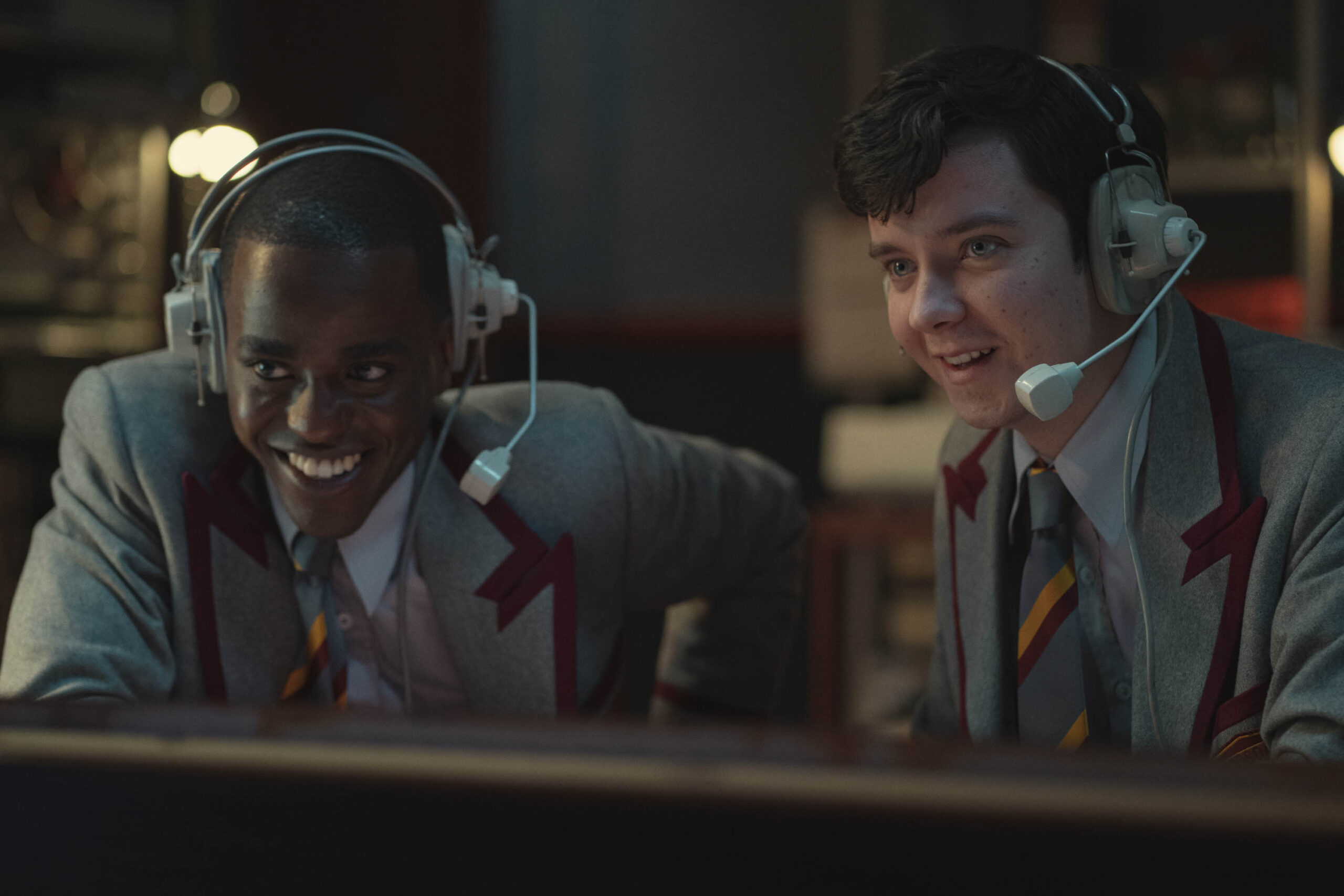 Ncuti Gatwa come Eric Effiong, Asa Butterfield come Otis Milburn in Sex Education 3x07 [credit: Sam Taylor/Netflix Copyright 2020]