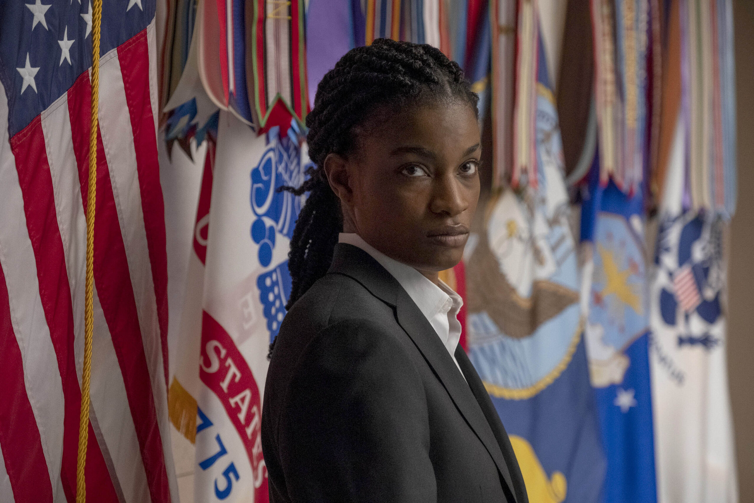 Ashley Romans come Agente 355 in The Last Man 1x01 'The Day Before' [credit: Rafy Winterfeld/FX; Copyright 2021, FX Networks. All rights reserved; courtesy of Disney Italia]