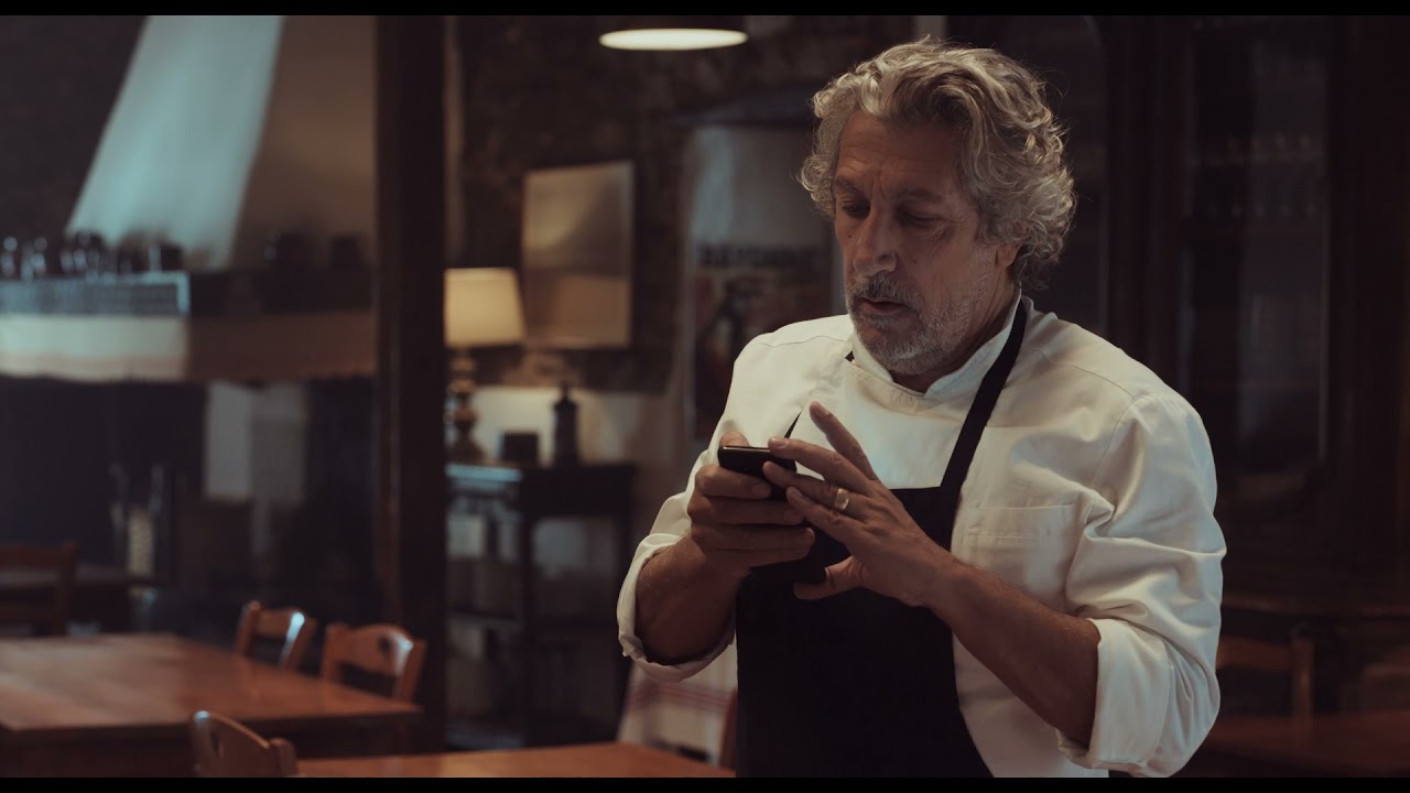 La videochiamata: clip dal film #IoSonoQui di Eric Lartigau