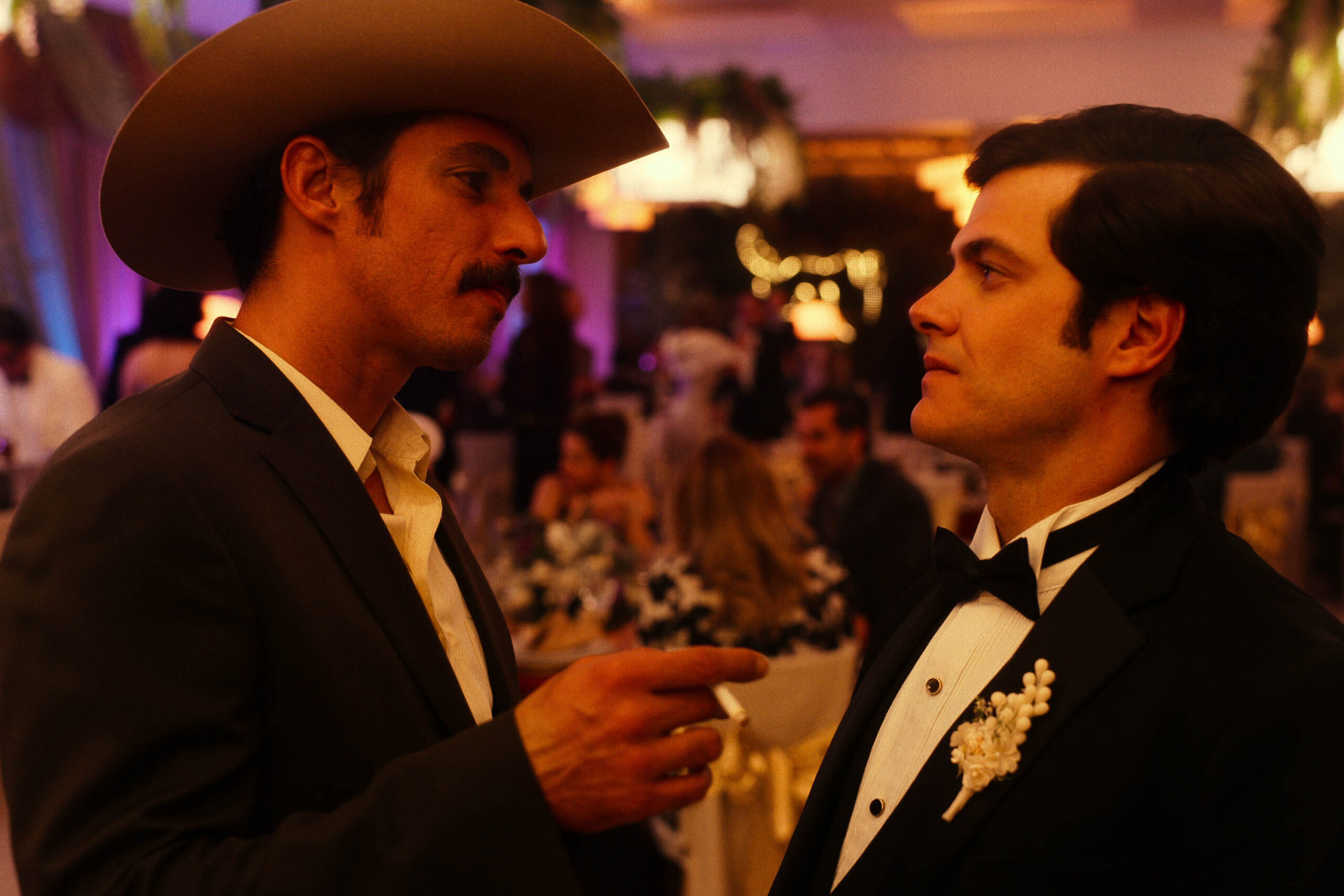 (S-D) Alberto Guerra come El Mayo, Alfonso Dosal come Benjamin Arellano Felix in Narcos Mexico 3x02 [credit: courtesy of Netflix Copyright 2021]