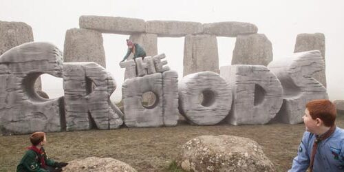 I Croods accolgono la primavera a Stonehenge