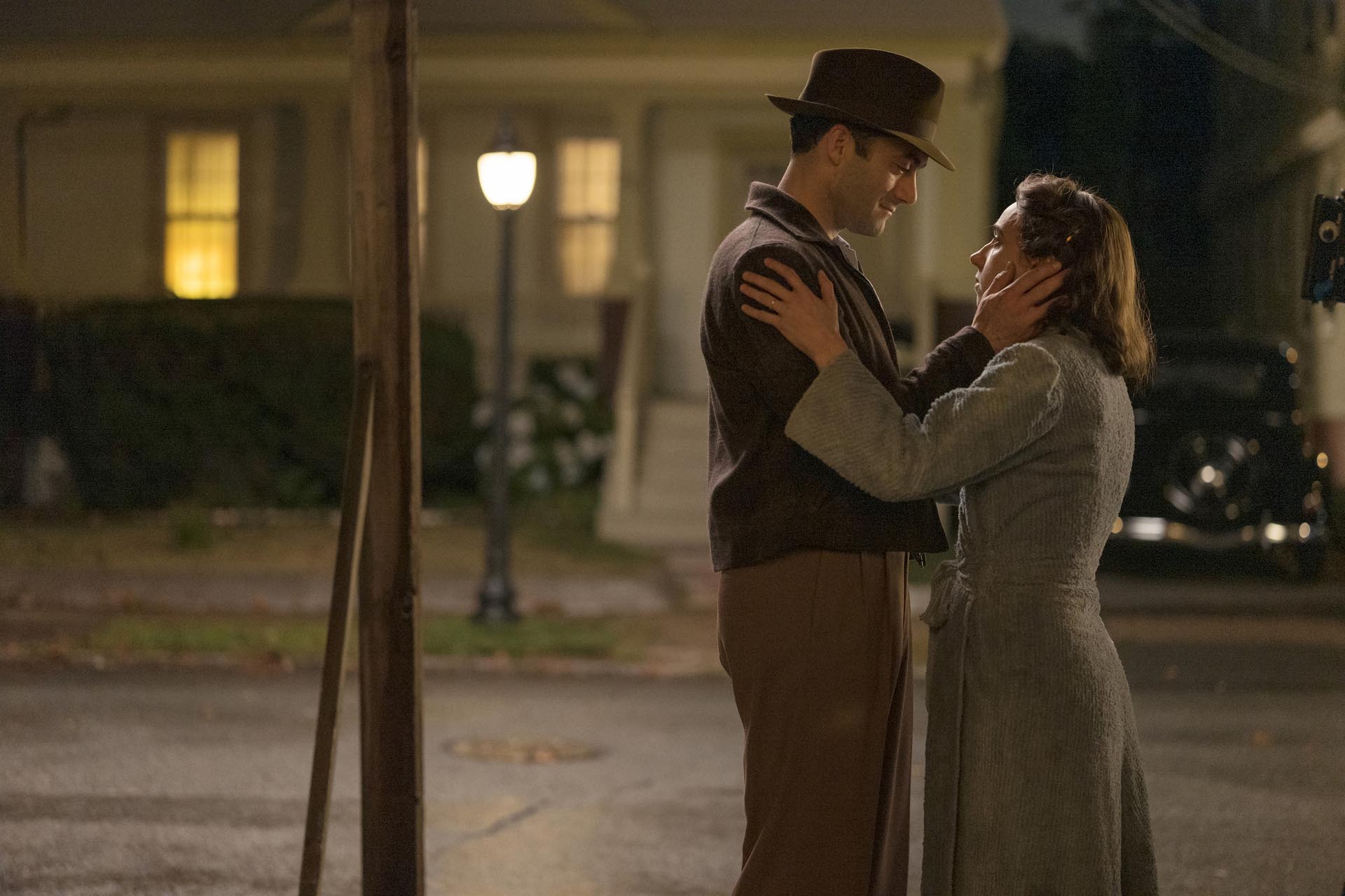 Morgan Spector, Zoe Kazan in Il complotto contro l'America 1x05 [credit: Michele K. Short/HBO; courtesy of WarnerMedia]