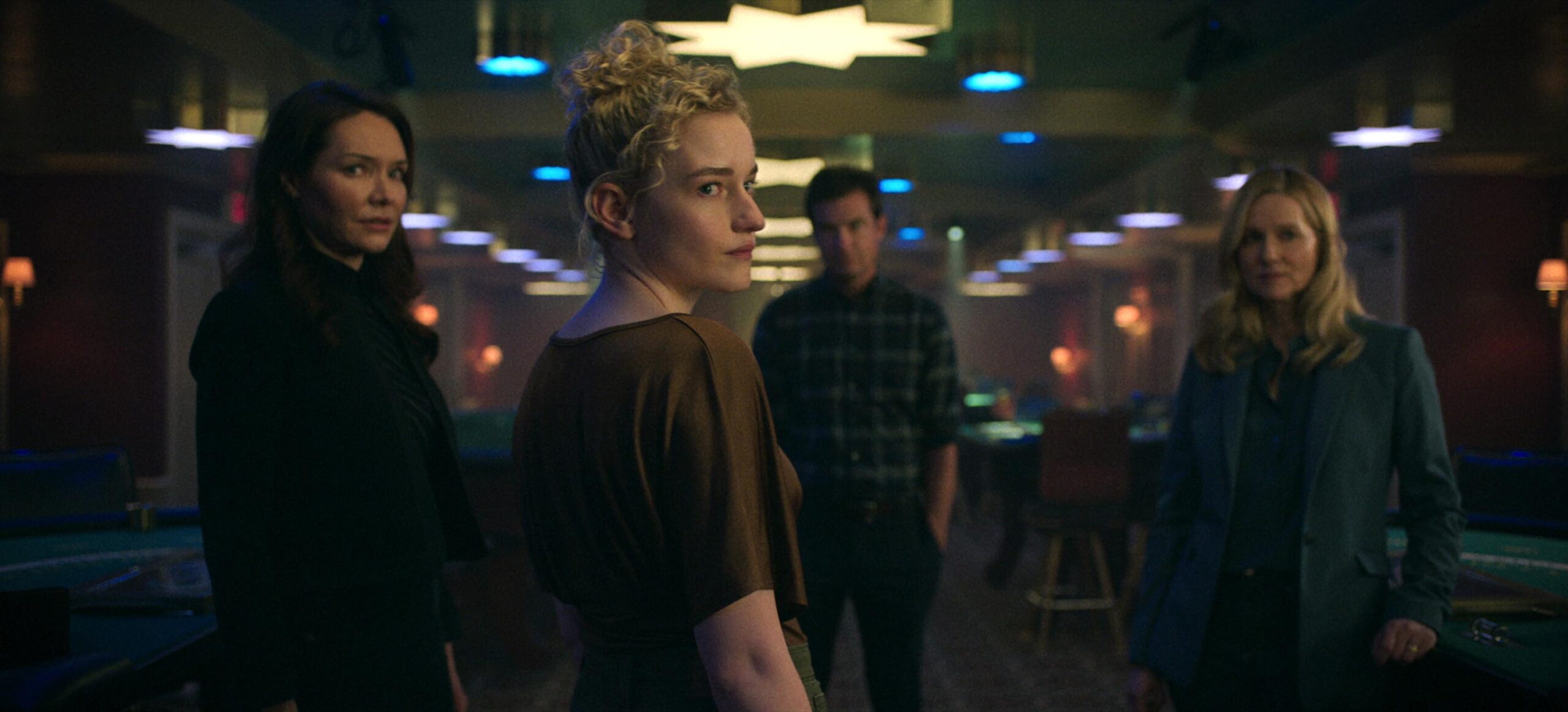 (S-D) Katrina Lenk come Clare Shaw, Julia Garner come Ruth Langmore, Jason Bateman come Martin 'Marty' Byrde, Laura Linney come Wendy Byrde in Ozark 4x05 [credit: courtesy of Netflix]