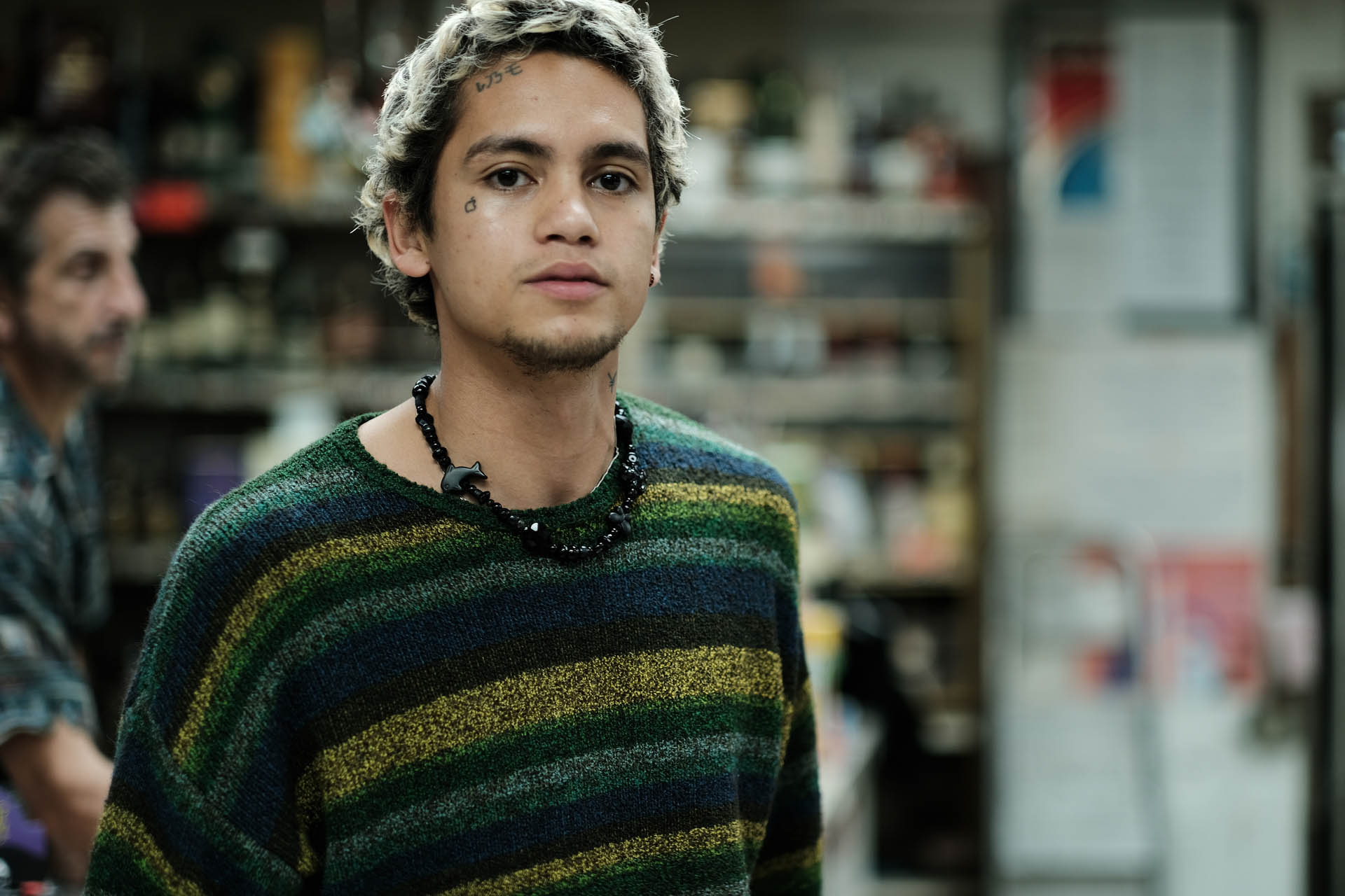 Dominic Fike in Euphoria 2x04 [credit: foto di Eddy Chen/HBO; courtesy of Warner Media]