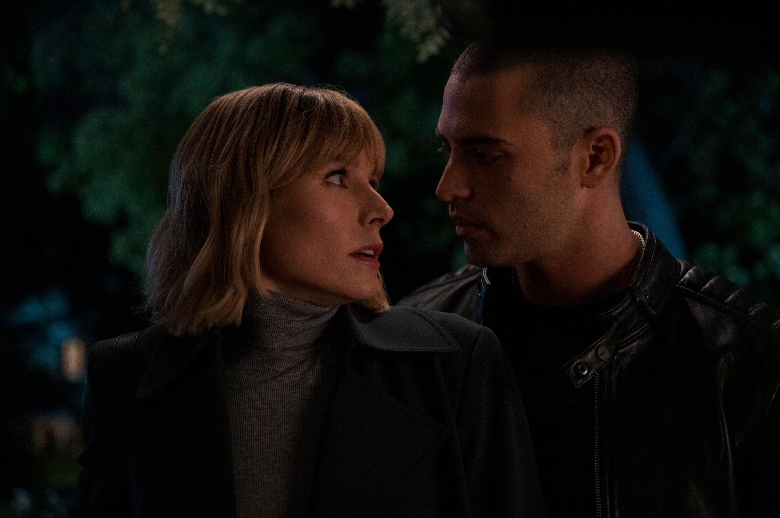 La donna nella casa di fronte alla ragazza dalla finestra 1x04 [credit: Colleen E. Hayes/Netflix]
