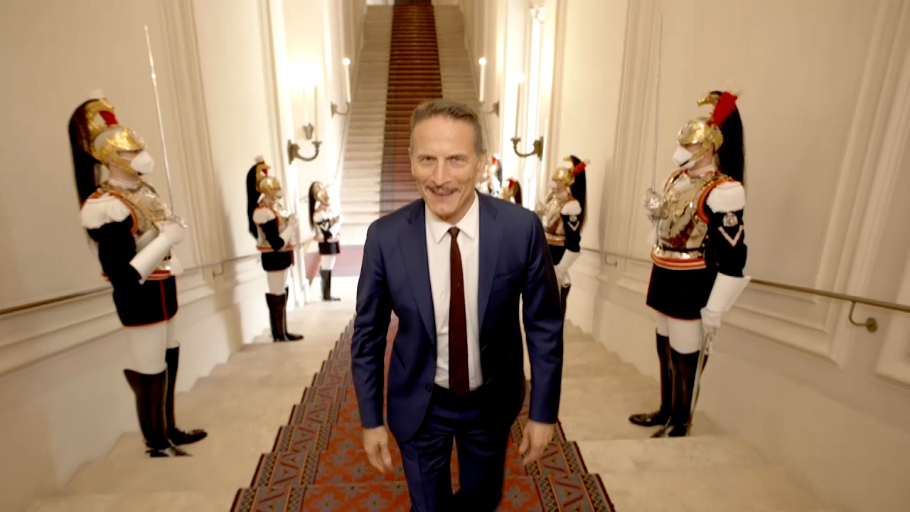 Cesare Bocci in Viaggio nella Grande Bellezza: il Quirinale [credit: courtesy of Mediaset]