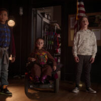 Ja’Siah Young come Dion Warren, Sammi Haney come Esperanza, Gavin Munn come Jonathan King in Dion 2×03