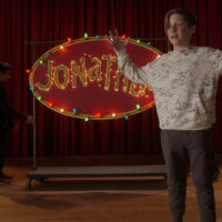 Gavin Munn come Jonathan King in Dion 2×03