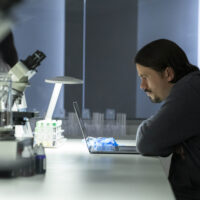 Jason Ritter come Pat in Dion 2×04