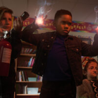 Gavin Munn come Jonathan King, Ja’Siah Young come Dion Warren, Sammi Haney come Esperanza in Dion 2×06