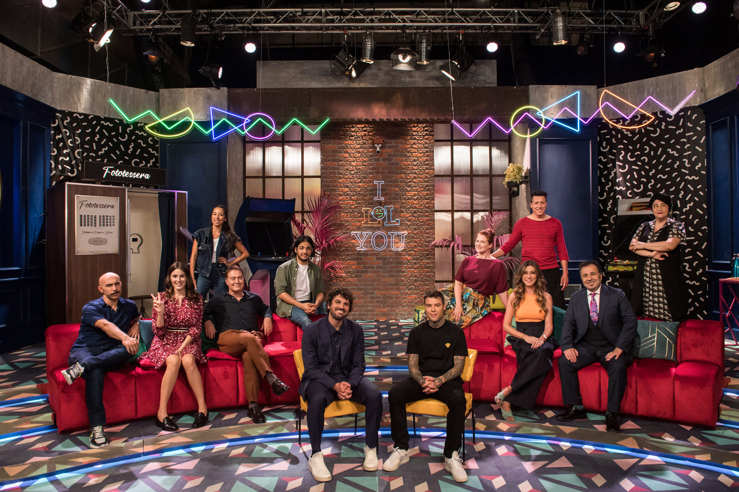 il cast di LOL: Chi ride è fuori - stagione 2 [credit: Rasero Guberti / GRM Foto; courtesy of Endemolshine Italy]