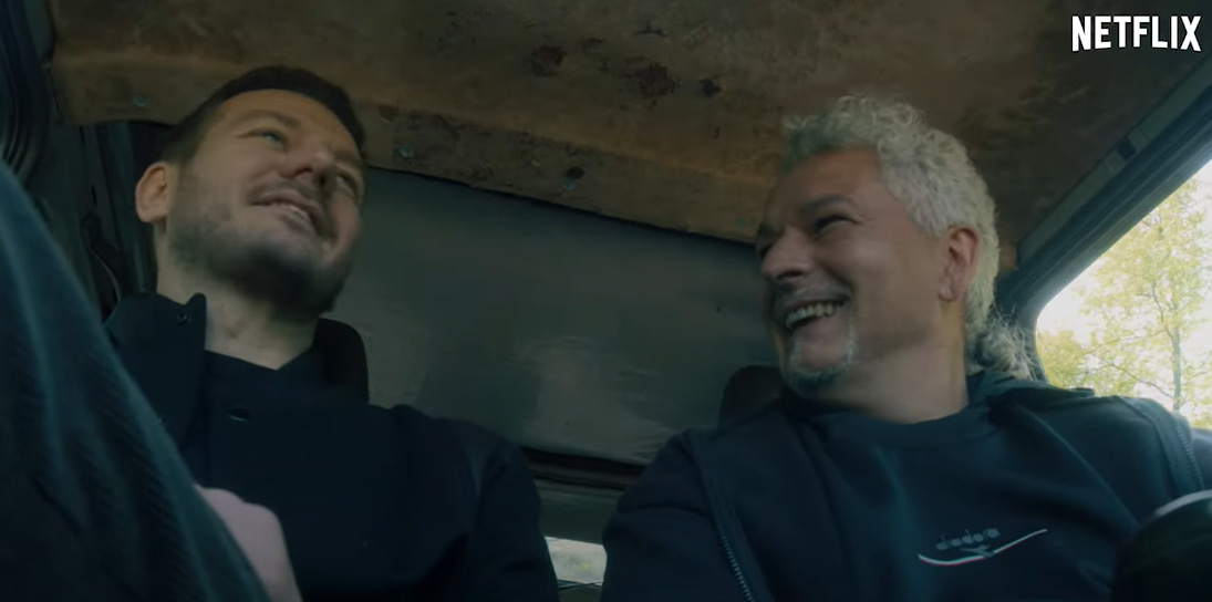 Alessandro Cattelan con Roberto Baggio in auto: Clip da Una Semplice Domanda su Netflix