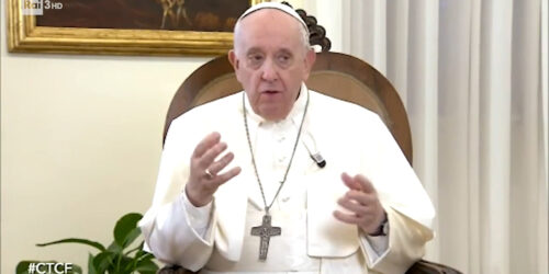 Papa Francesco a Che Tempo Che Fa parla di migranti, futuro della Chiesa, amici, musica e molto altro ancora