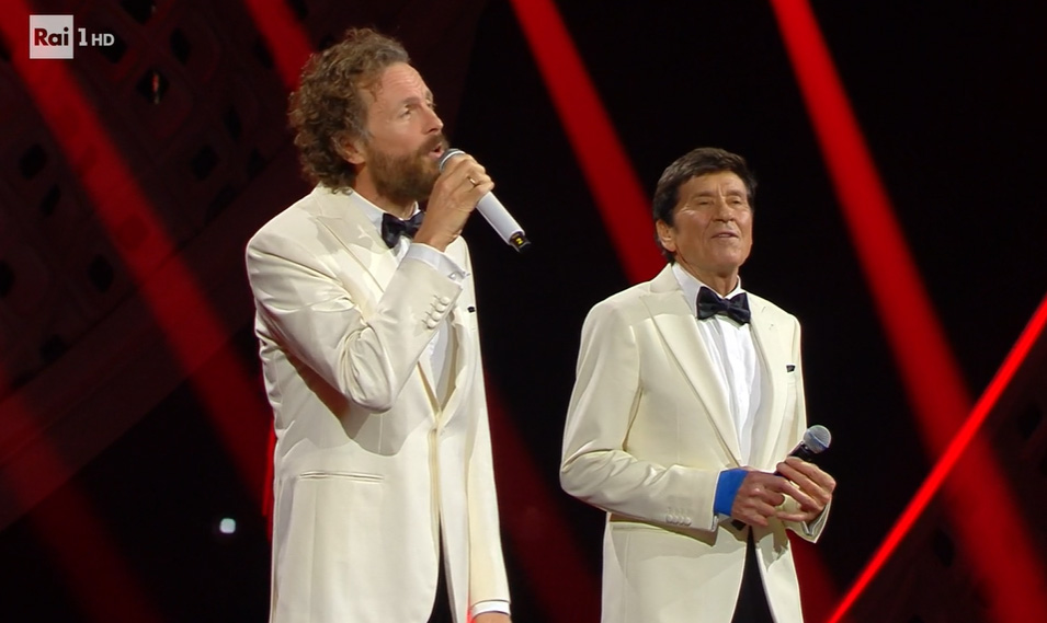 Sanremo 2022, 4a serata - Gianni Morandi con Lorenzo Jovanotti