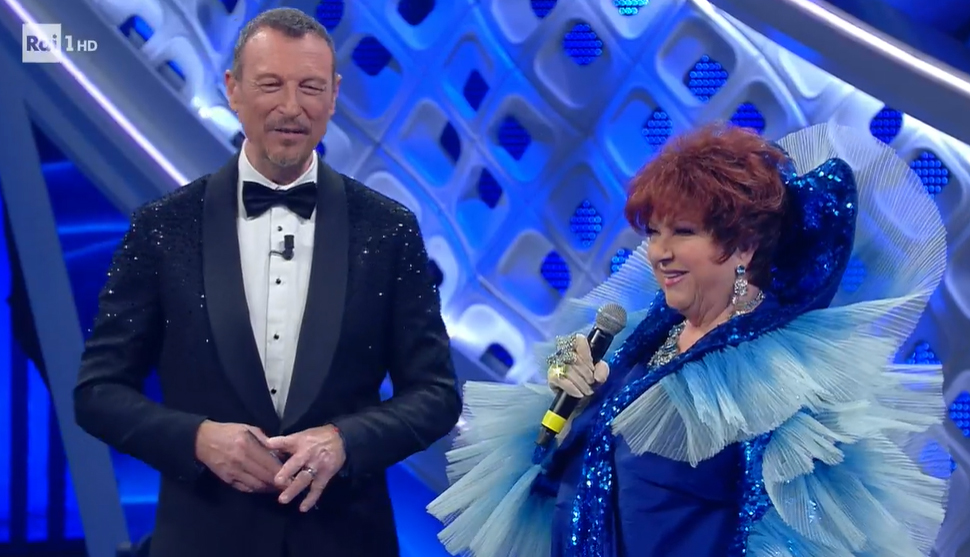 Orietta Berti sul palco del Teatro Ariston nella serata finale di Sanremo 2022