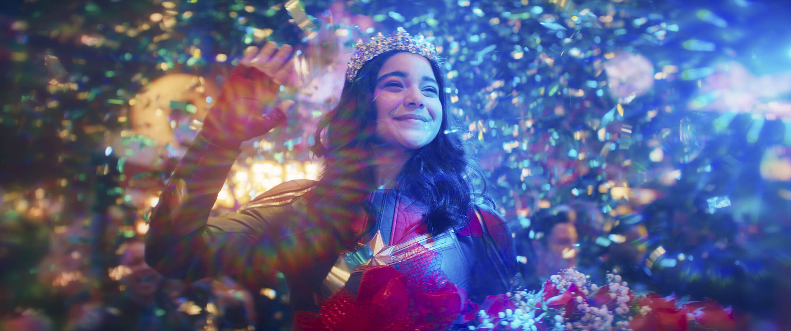 Iman Vellani come Ms. Marvel/Kamala Khan in Ms. Marvel di Marvel Studios [credit: courtesy of Marvel Studios. Copyright Marvel Studios 2022. All Rights Reserved; courtesy of Disney Italia]