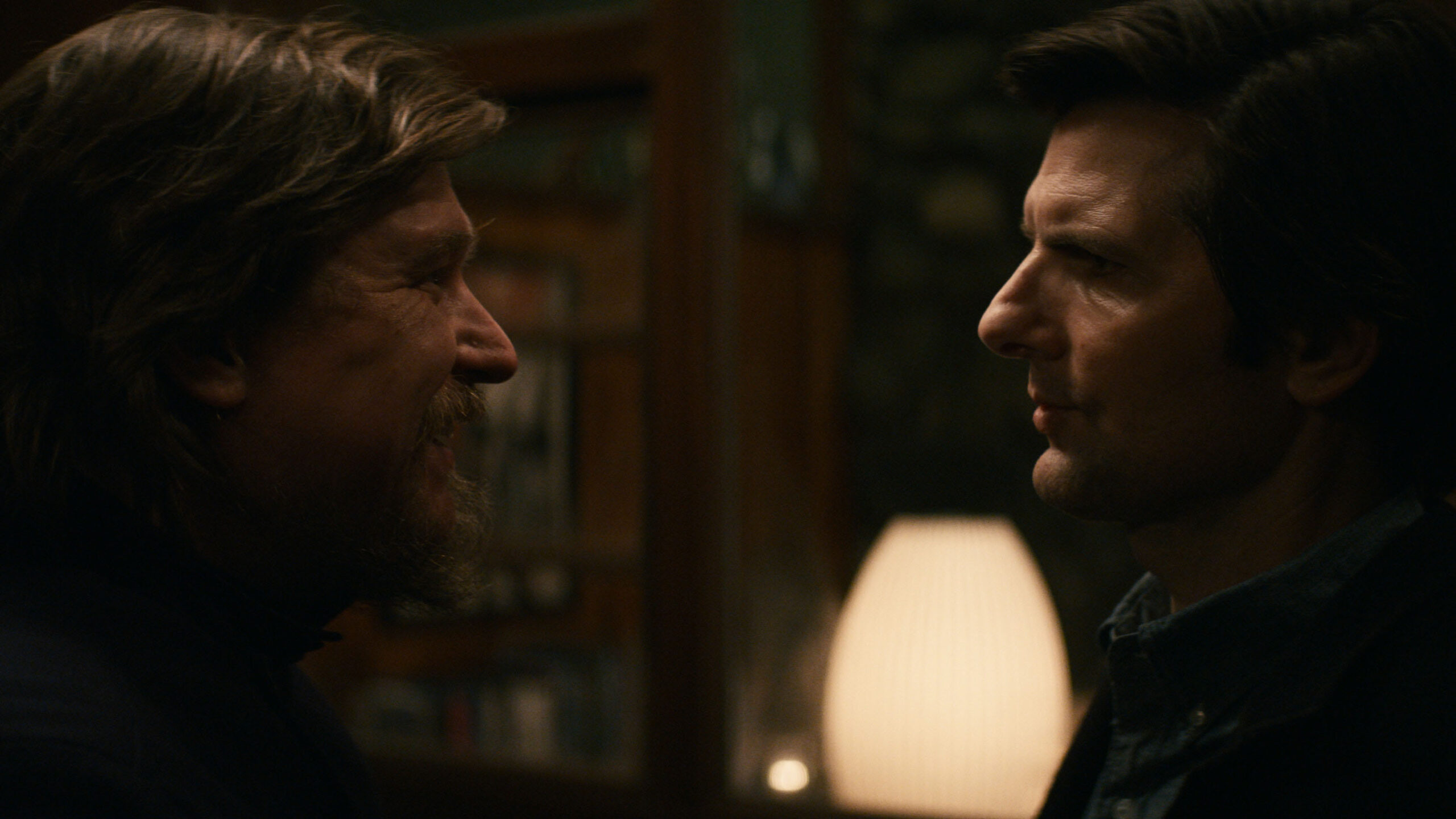 Adam Scott e Michael Chernus in Scissione 1x09 [credit: courtesy of Apple]