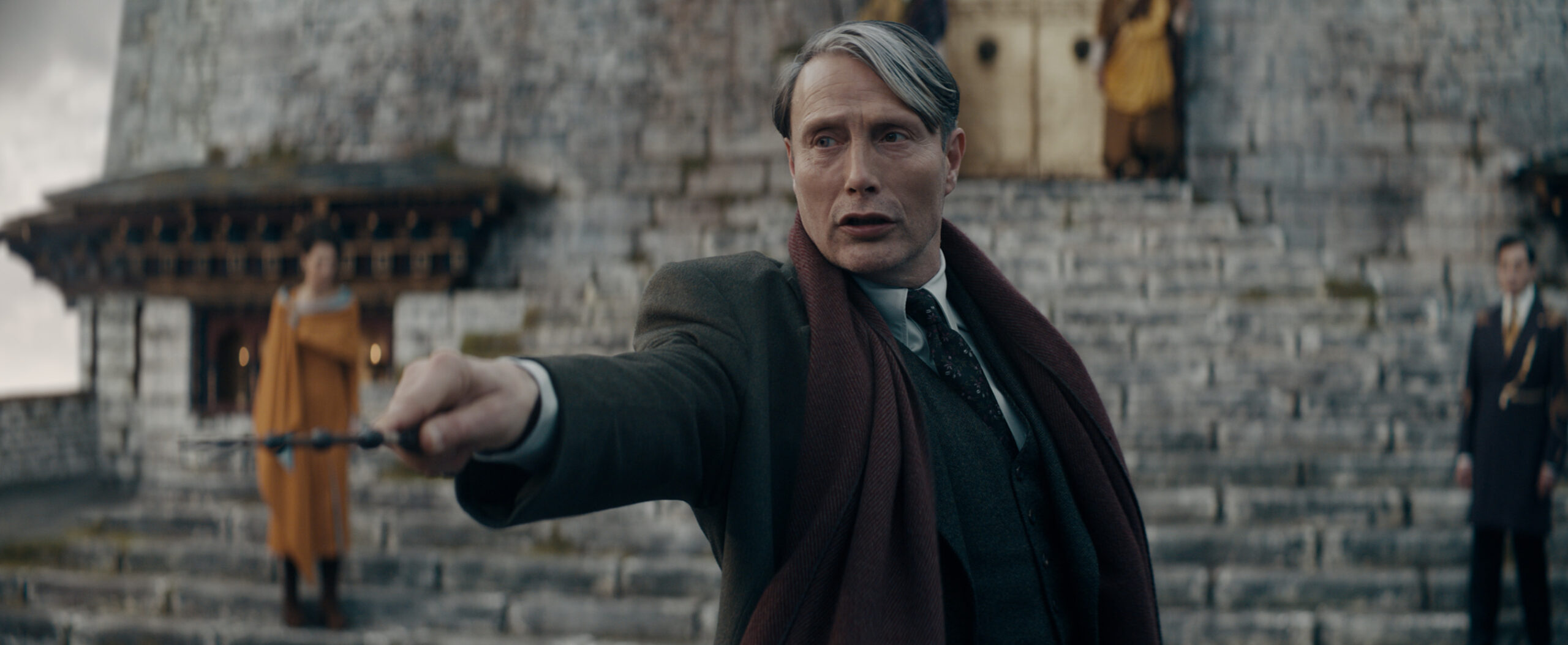 Mads Mikkelsen come Gellert Grindelwald in 'Fantastic Beasts: The Secrets of Dumbledore' [tag: Mads Mikkelsen] [credit: Copyright 2022 Warner Bros. Entertainment Inc. All Rights Reserved; courtesy of Warner Bros. Pictures]