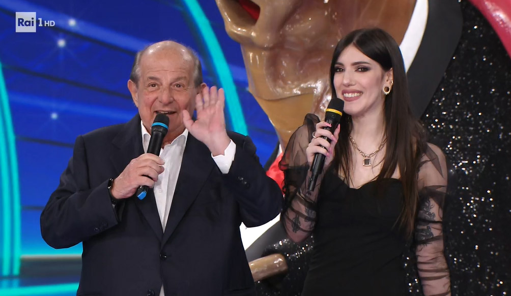 Il cantante mascherato 3 - Giancarlo Magalli con sua figlia dentro la maschera di Lumaca