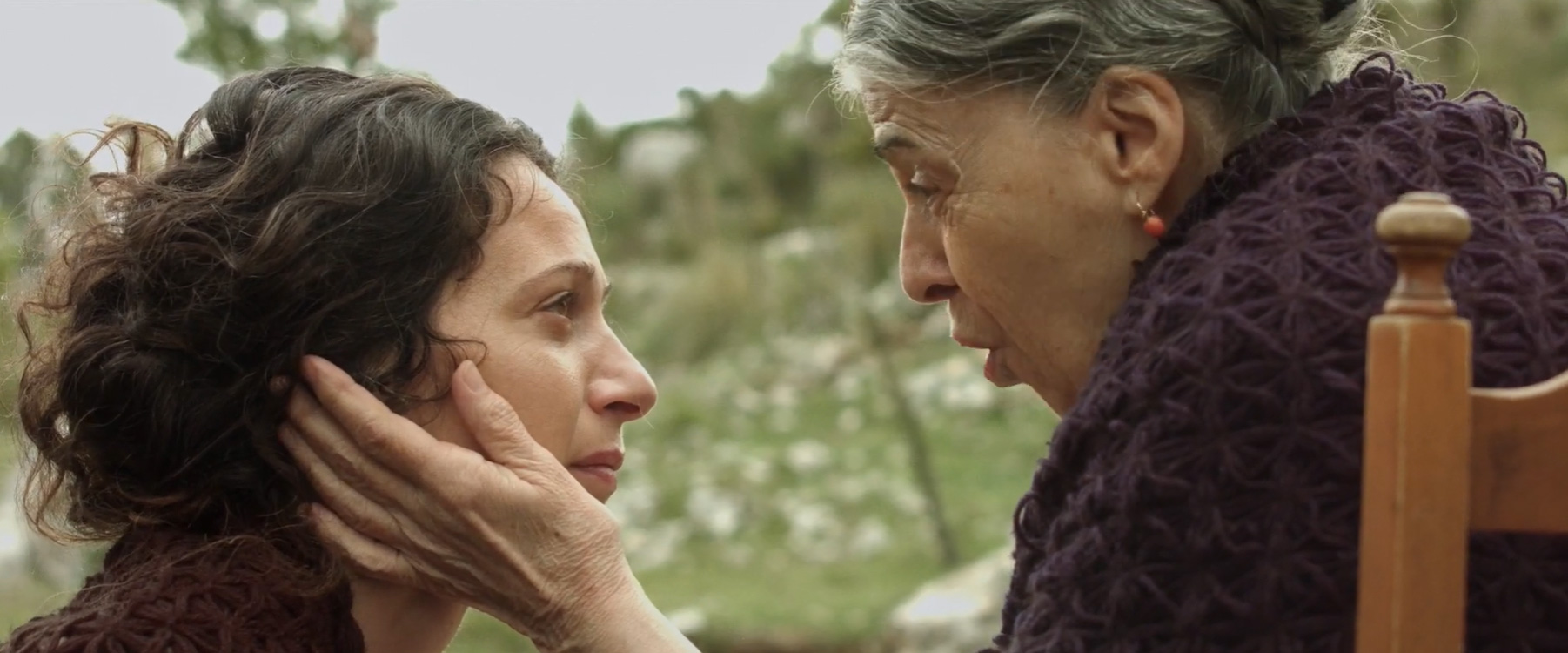 Trailer Due donne al di là della legge, film di Raffaele Schettino