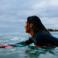 Lilliana Bowrey come Poppy Tetanui in Surviving Summer – Un’estate travolgente 1×03