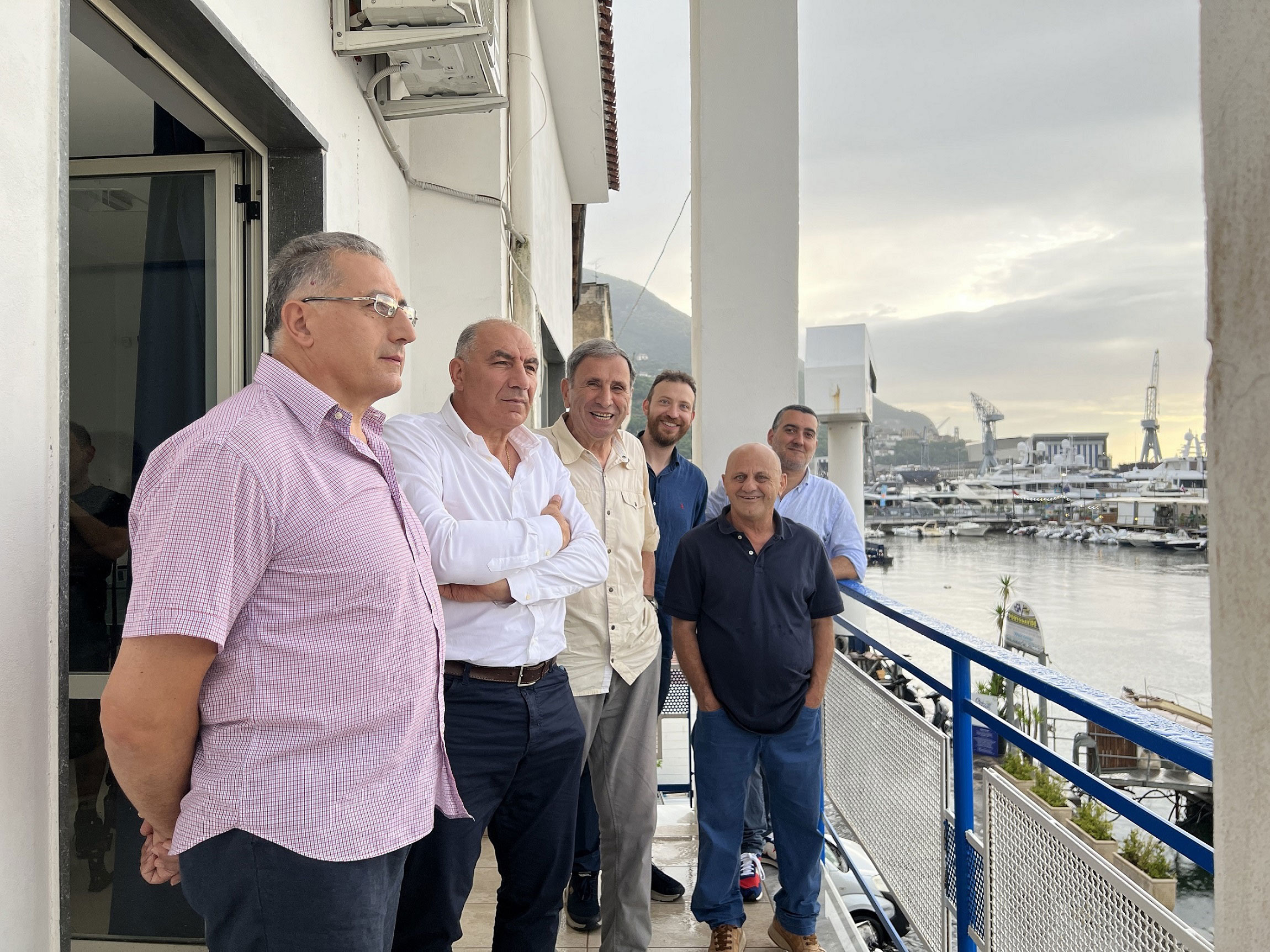 Giuseppe e Carmine Abbagnale, Peppino di Capua, Giuseppe La Mura e i due registi [credit: Rai Documentari]